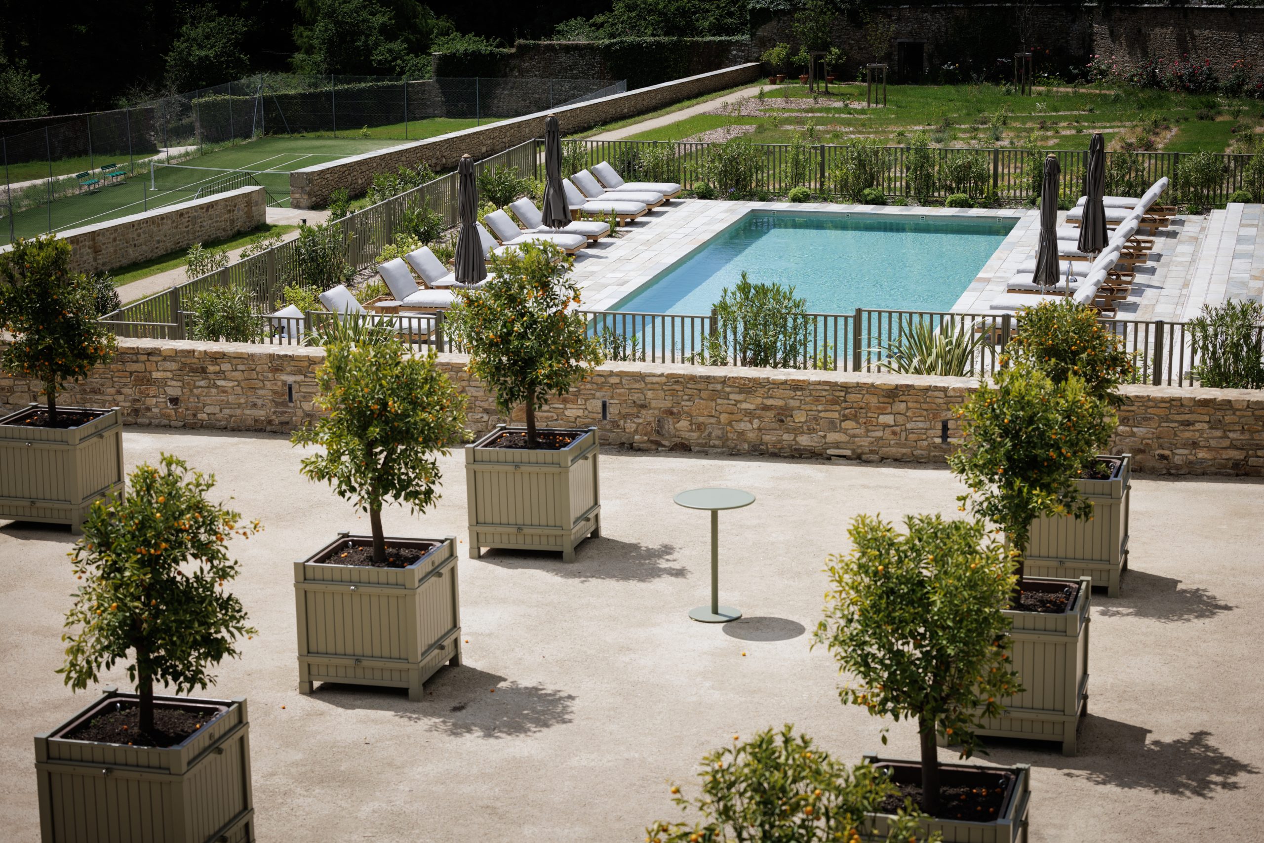 The terrace of the Orangeraie with the swimming pool at the Domaine de Locguénolé 4-star hotel with reception rooms for seaside weddings in Brittany in the Morbihan department